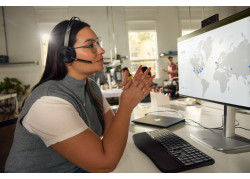 HP Poly Voyager Focus 2 UC Stereo | Bluetooth Headset (ANC) | USB-C (met USB-A Adapter) | Oplaadstandaard | Zwart