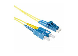 ACT 20 meter LSZH Singlemode 9/125 OS2 short boot glasvezel patchkabel duplex met LC en SC connectoren