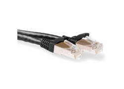 ACT Zwarte 30 meter LSZH SFTP CAT6A patchkabel snagless met RJ45 connectoren