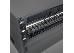 ACT Zwarte 0,15 meter U/FTP CAT6A LSZH Slimline patchkabel met RJ45 connectoren 90° haaks beneden naar 90° haaks boven